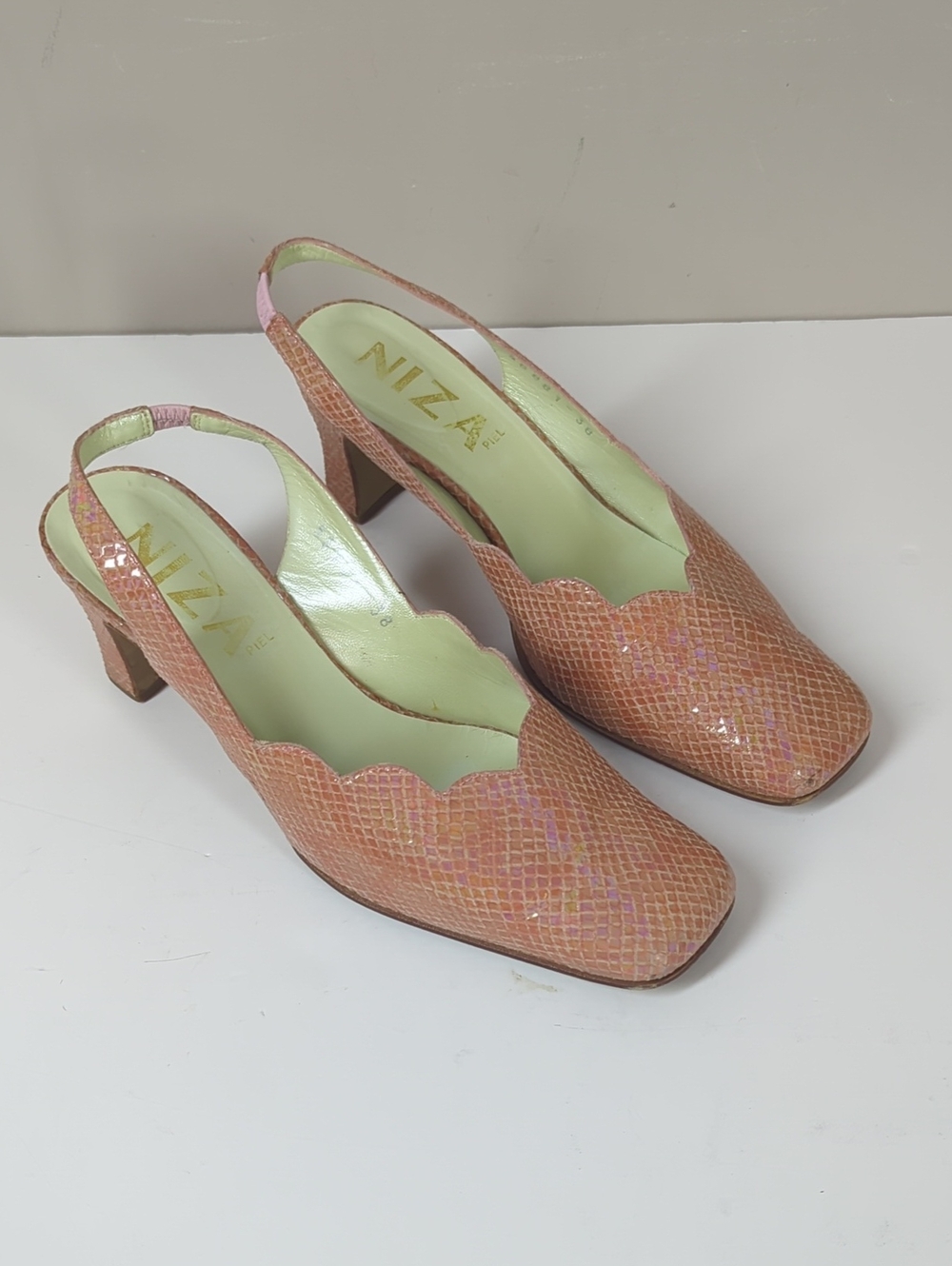 Vintage Pink Slingback Low Heel Pumps Scalloped Fish Scales Rainbow 8